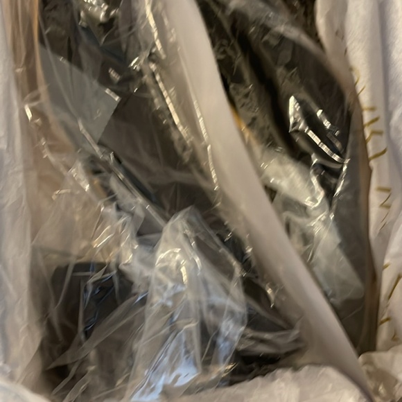 Stuart Weitzman Bridget black suede pumps - Picture 5 of 6